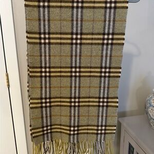 Burberry plaid 100% lambs wool scarf